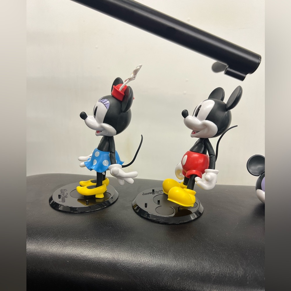 Disney Mickey and Minnie Mouse Collectible Figures - Picture 4 of 8